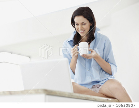 Brunette woman browsing the internet Brunette woman browsing the internet 10630907
