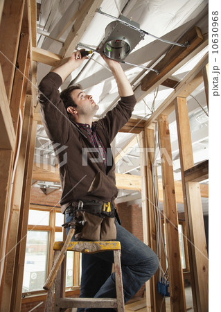 Handyman screwing Handyman screwing 10630968