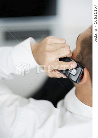 Businessman talking on phone 10631107