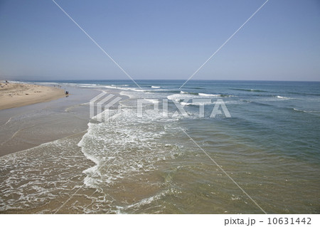 USA, California, Surf on Huntington Beach 10631442
