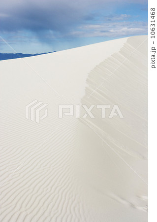 White sand dunes 10631468