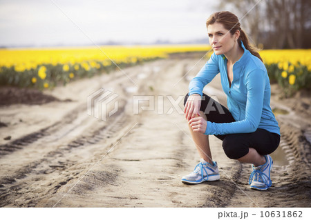 USA, Washington, Skagit Valley, Woman exercising in rural area 10631862