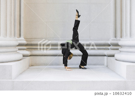 Businesswoman dancing in urban setting Businesswoman dancing in urban setting 10632410