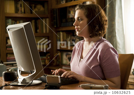 Woman working at desk in home office Woman working at desk in home office 10632625