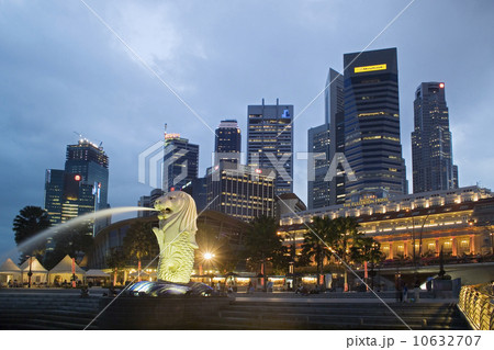 CBD Central Business District Fullerton Hotel Merlion Park Singapore 10632707