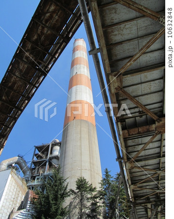 煙突と工場 10632848