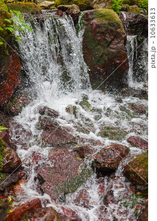 瓜割の滝と水の流れ 瓜割の滝と水の流れ 10633613