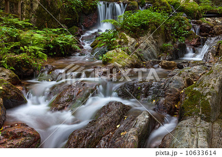 瓜割の滝と水の流れ 瓜割の滝と水の流れ 10633614