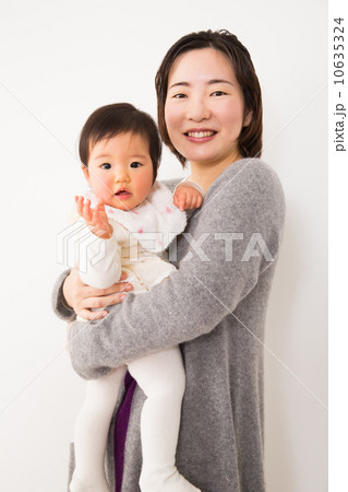 赤ちゃんとお母さん 赤ちゃんとお母さん 10635324