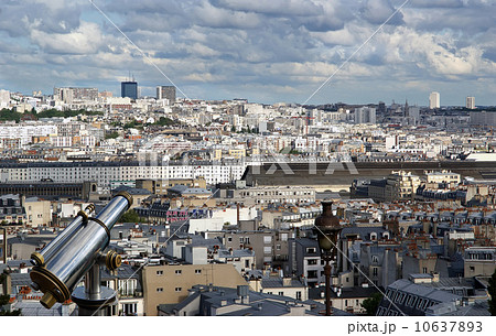 Telescope viewer and Paris skyline Telescope viewer and Paris skyline 10637893