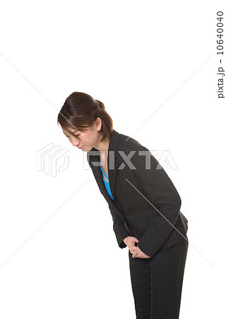 お辞儀するビジネスウーマン お辞儀するビジネスウーマン 10640040