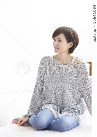 若い女性 10641084