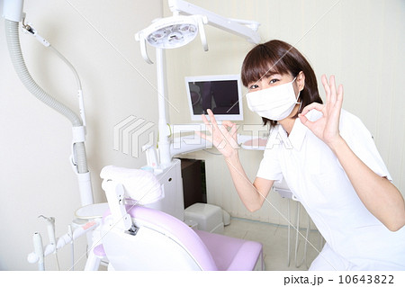 Okサインをする歯科医 女性 の写真素材