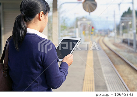 駅でタブレット 10645343
