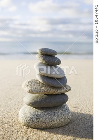 USA, Massachusetts, Beach stones stacked USA, Massachusetts, Beach stones stacked 10647441