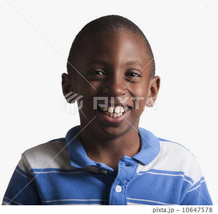 Portrait of smiling boy 10647578