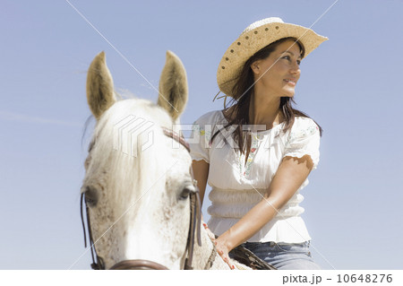 A woman riding a horse 10648276