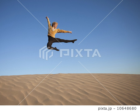 Ballet dancer in desert Ballet dancer in desert 10648680