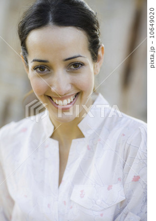 A woman outdoors smiling 10649020