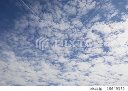 Clouds and blue sky 10649372
