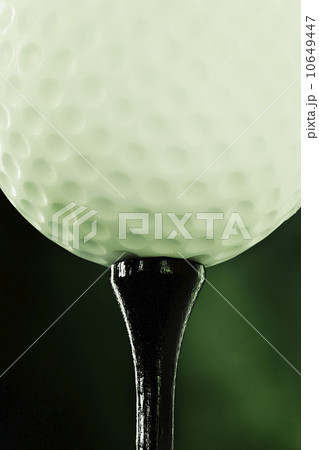 Golf ball on a tee 10649447