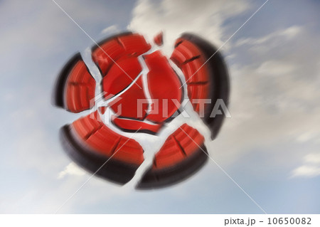 Exploding skeet shoot target Exploding skeet shoot target 10650082