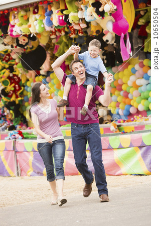 Happy Family with son (4-5) in amusement park 10650504