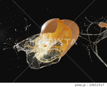 Egg exploding 10652417
