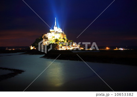フランス・モンサンミッシェルの夜景 フランス・モンサンミッシェルの夜景 10653382