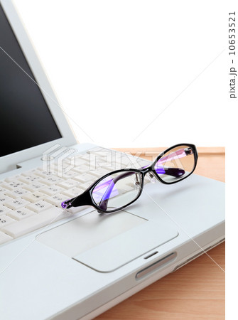 パソコンとメガネ パソコンとメガネ 10653521