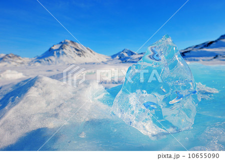 mountain peaks in greenland 10655090