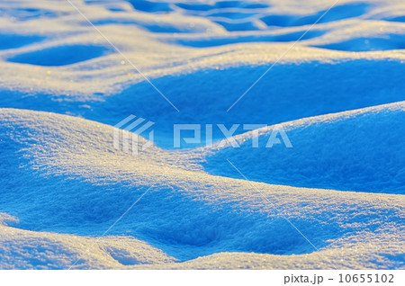 Waves of snow 10655102