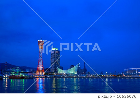 ハーバーランドから観た神戸港の夜景 10656076