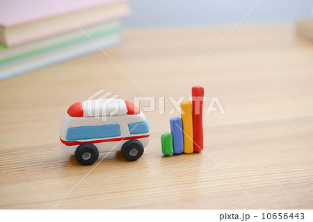 粘土の救急車 10656443