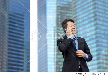 Successful entrepreneur business man using mobile phone in front of glass office building Successful entrepreneur business man using mobile phone in front of glass office building 10657491