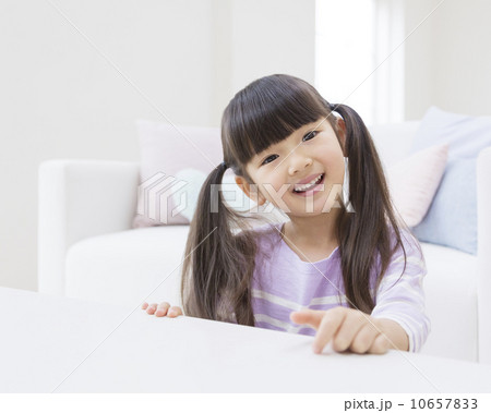 かしげる女の子 かしげる女の子 10657833