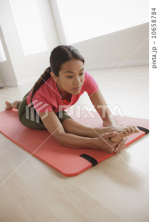 Young woman exercising Young woman exercising 10658784