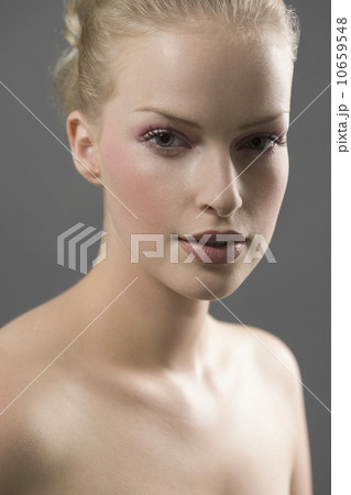 Beauty portrait of woman Beauty portrait of woman 10659548