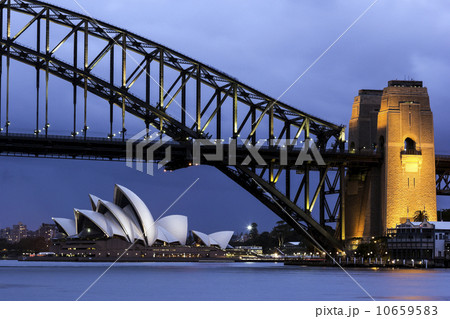 Cityscape view of bridge and Opera House Cityscape view of bridge and Opera House 10659583