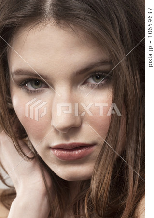 Portrait of young woman Portrait of young woman 10659637