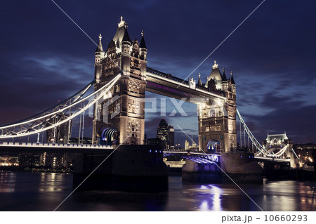 Tower Bridge 10660293