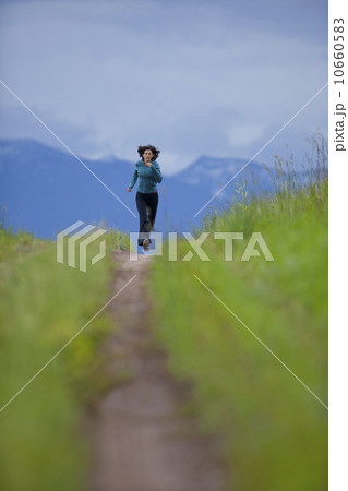USA, Montana, Whitefish, Woman jogging on mountain path USA, Montana, Whitefish, Woman jogging on mountain path 10660583