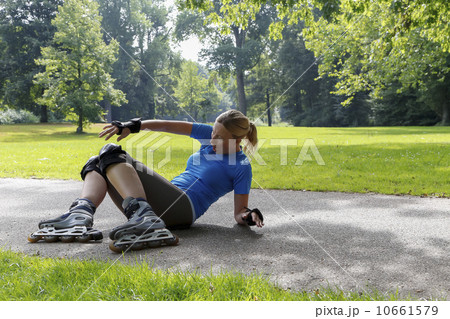 Woman roller skating in park 10661579