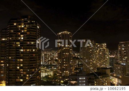 ヒルトンハワイアンヴィレッジからの夜景 10662195