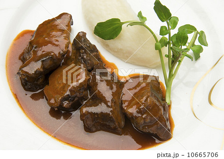 牛ほほ肉の赤ワイン煮込み 10665706