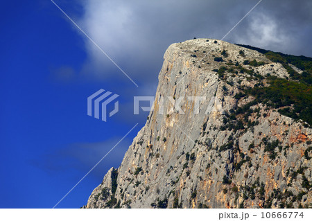 Top of mountain Top of mountain 10666774