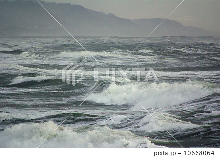 大荒れの海 10668064