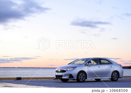 地球に優しいハイブリッドカー【朝焼け編】 地球に優しいハイブリッドカー【朝焼け編】 10668509