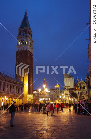サンマルコ広場の鐘楼（夜景） 10668872