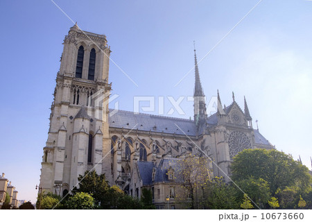 The Notre dame de Paris church. Paris, France 10673660
